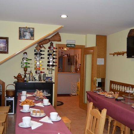 Hotel Ana Cangas De Narcea Buitenkant foto